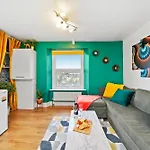 Cosy Apartment In Plymouth - Sleeps 4