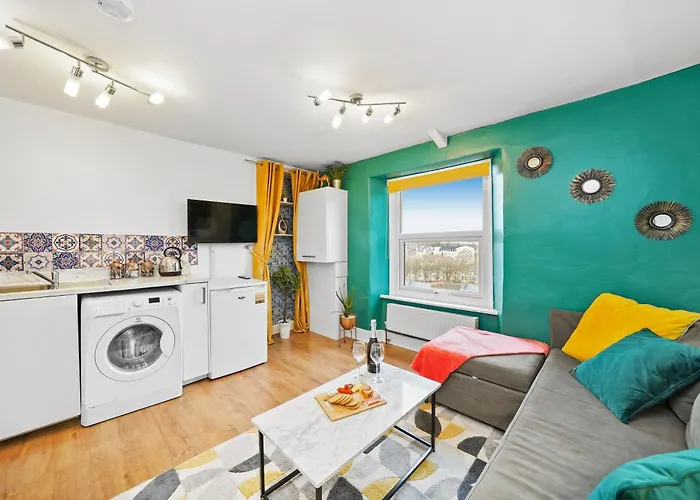 Cosy Apartment In Plymouth - Sleeps 4